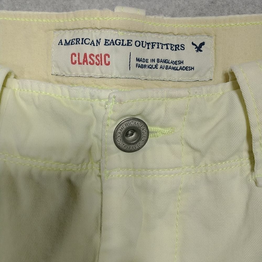 AMERICAN EAGLE Outfitters Mens Size 30 Neon Yellow 100% Cotton 10" Cargo Shorts - Picture 2 of 9